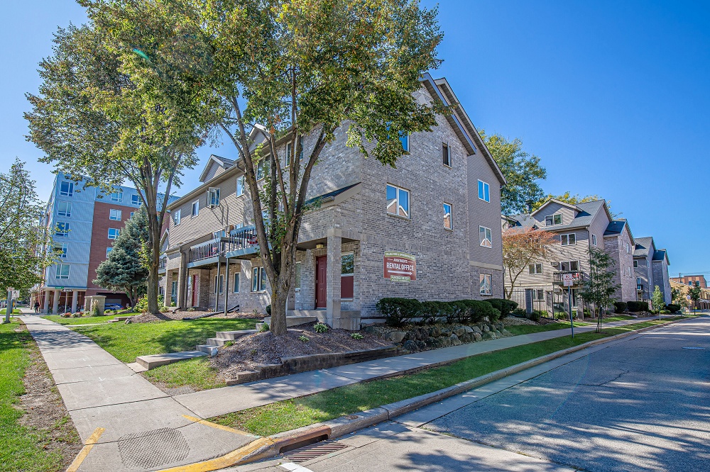 College Park and Springbrook Row Apartments Madison Campus & Downtown